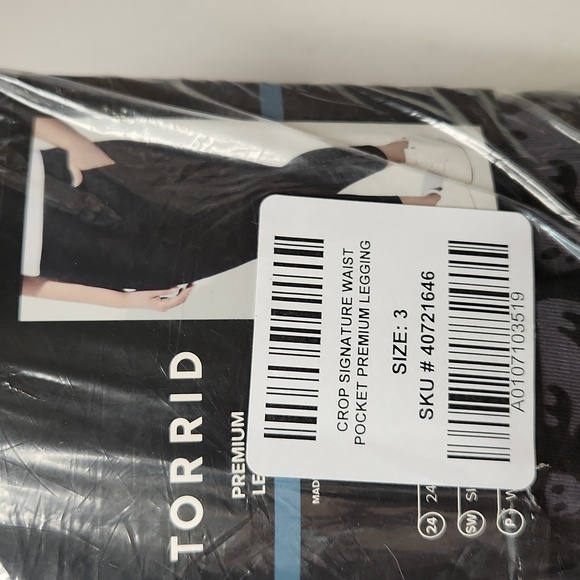 ❤️NWT VINTAGE TORRID POCKET CROP LEGGING - HALLOWEEN BATS PUMPKIN WEB PLUS SIZE - Picture 12 of 16